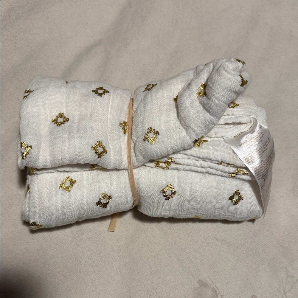 New Aden and anais White and Gold Patterned Baby Swaddle Blanket